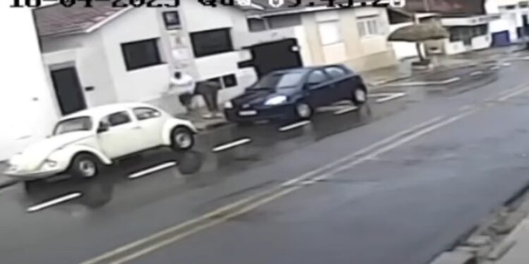 Polícia Militar procura suspeito de matar homem a tiros em oficina de Guaxupé