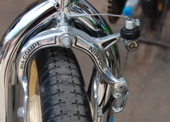 Febre entre adolescentes, rolezinho de bike deixa menino de 12 anos com ferimentos graves