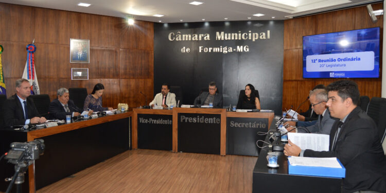 Câmara de Formiga aprova vários projetos em reunião semanal