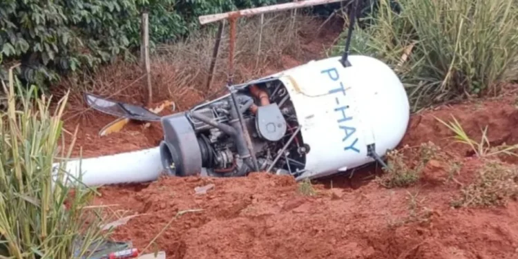 Helicóptero com duas pessoas cai no Sul de Minas