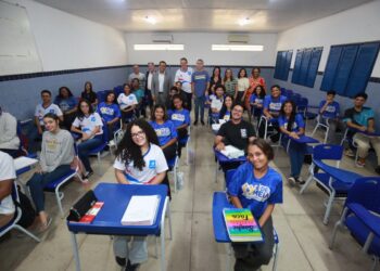 Cidades de MG e mais dois Estados têm mais beneficiários do Pé-de-Meia do que estudantes