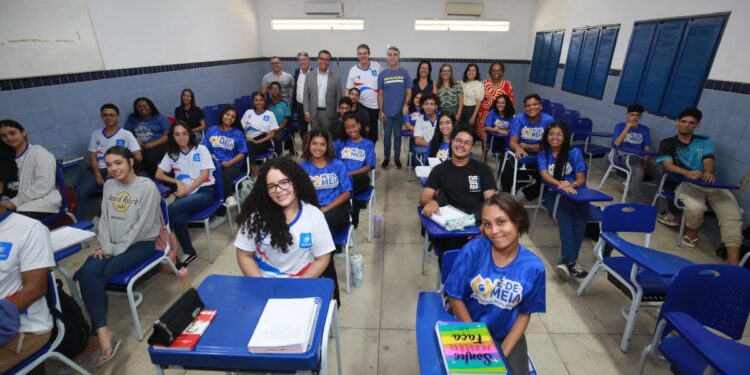 Cidades de MG e mais dois Estados têm mais beneficiários do Pé-de-Meia do que estudantes