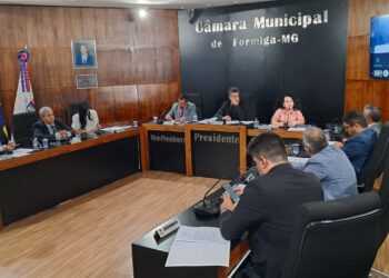 Reunião da Câmara Municipal de Formiga aprova emendas e projetos relevantes para o município