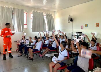 CBMMG de Formiga promove ação educativa para crianças com o projeto ‘Bombeiro nas Escolas’