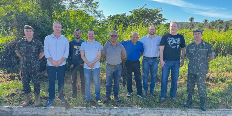 Plantio de mudas nas margens do Rio Formiga marca mais uma etapa do projeto “Plante um Ipê”