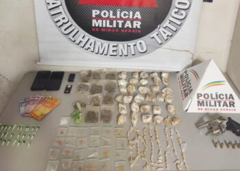 Homem é preso e menor apreendido suspeitos de tráfico de drogas, em Formiga