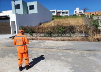 Bombeiros intensificam vistorias em lotes vagos em Formiga para prevenir incêndios