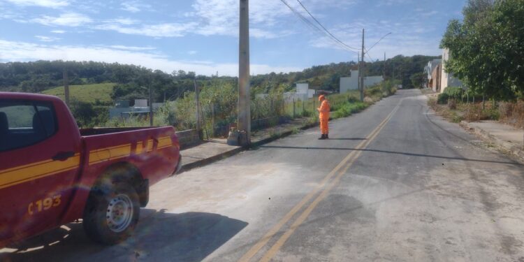 Bombeiros seguem com vistorias em lotes vagos no bairro Serra Verde, em Formiga