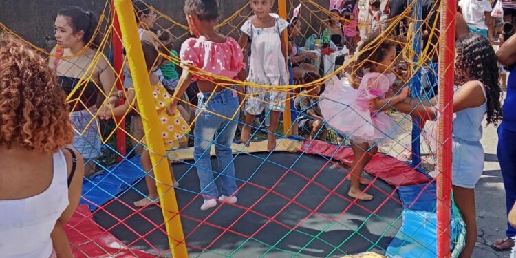 Páscoa Feliz leva alegria para crianças do bairro Rosa Mística em Formiga