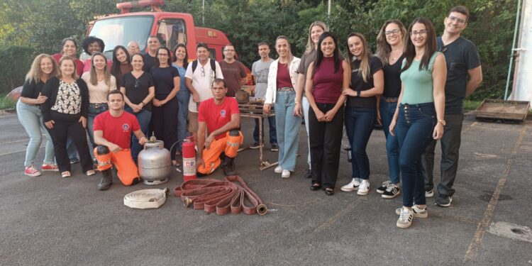 Corpo de Bombeiros de Formiga realiza treinamento de brigada com enfoque em APH e combate a incêndio