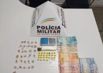 Arcos: PM encontra drogas, prende três e apreende um menor após denúncia de som alto