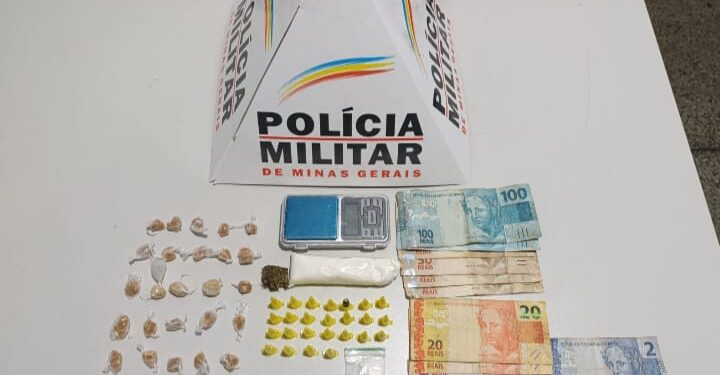 Arcos: PM encontra drogas, prende três e apreende um menor após denúncia de som alto