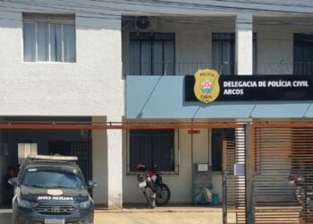 PCMG prende homem suspeito de agredir idosa em Arcos