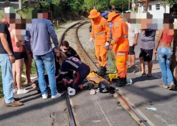 Colisão entre carro e scooter deixa duas adolescentes feridas no Centro de Formiga