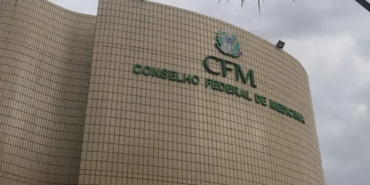 Conselho Federal de Medicina veta terapias hormonais para crianças e adolescentes