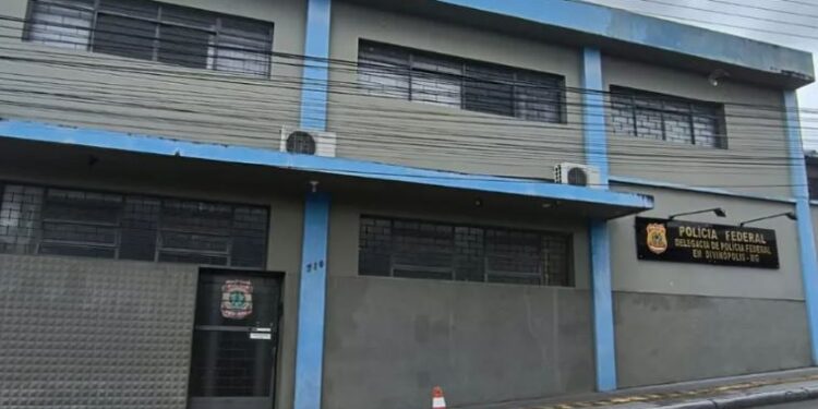 Polícia Federal cumpre mandado durante operação contra fraude no INSS em Divinópolis