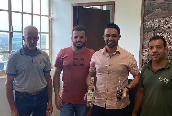 Cachaças de Córrego Fundo recebem selo de qualidade