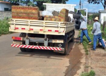 Mutirão contra dengue retira quatro caminhões de entulho em Córrego Fundo
