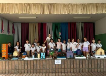 Alunos de Córrego Fundo realizam trabalhos com tema ‘Tipos de Moradia em História’