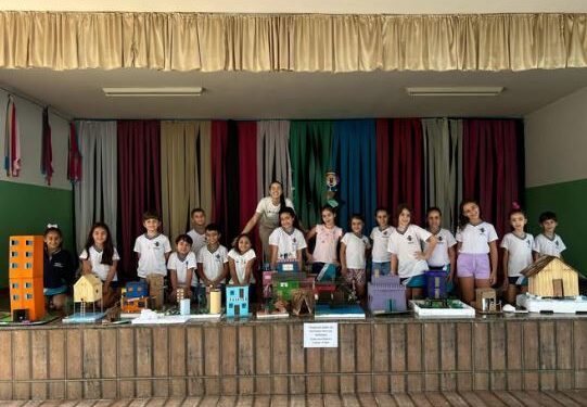 Alunos de Córrego Fundo realizam trabalhos com tema ‘Tipos de Moradia em História’