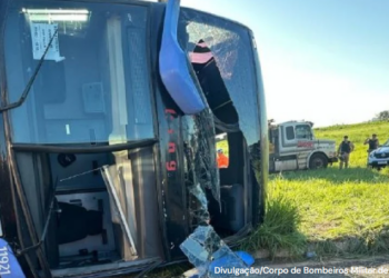 Polícia identifica 8 das 11 vítimas de acidente com ônibus em MG e detalha depoimento de motorista