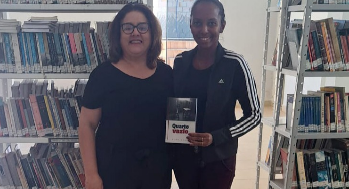 Biblioteca Pública de Córrego Fundo recebe doação de escritora córrego-fundense