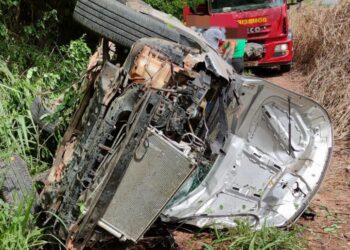 Passageiro fica ferido após capotamento na MG-170; motorista evadiu do local