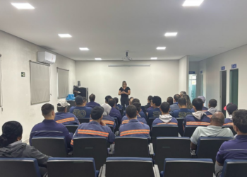 Córrego Fundo: palestra alerta sobre uso excessivo do celular na empresa VL Cal