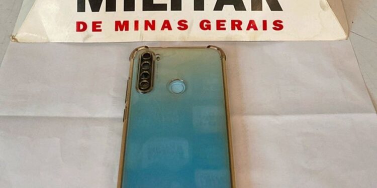 Entregador é preso em Neolândia após furtar celular em loja de conveniência de Divinópolis