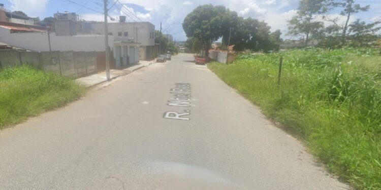 Homem é morto a tiros em frente à loja de conveniência prestes a ser inaugurada em Divinópolis; outros dois ficam feridos