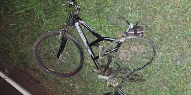 Região: Ciclista que ‘ziguezagueava’ na MG-050 é atropelado por moto e morre
