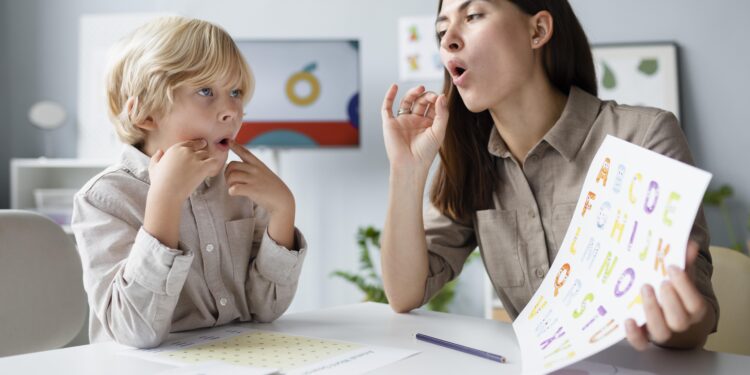 Formiga: Saúde informa planejamento para aumentar número de fonoaudiólogos no SUS até agosto