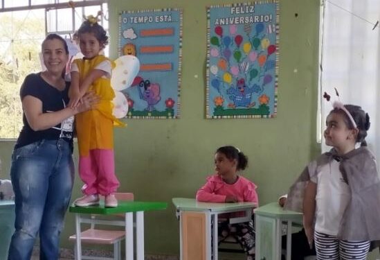 Alunos do CEMEI Sol Nascente de Córrego Fundo apresentam dramatização