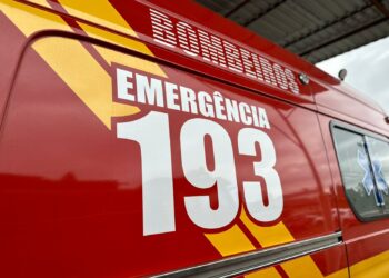 Vítima fica ferida em colisão entre motocicleta e automóvel no Centro de Campo Belo