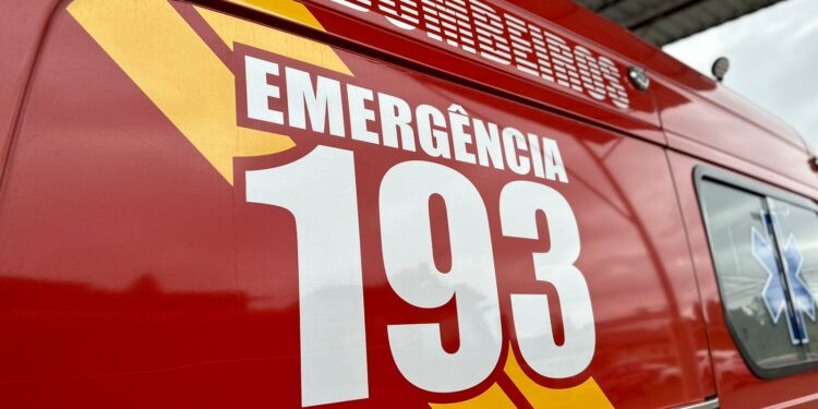 Vítima fica ferida em colisão entre motocicleta e automóvel no Centro de Campo Belo