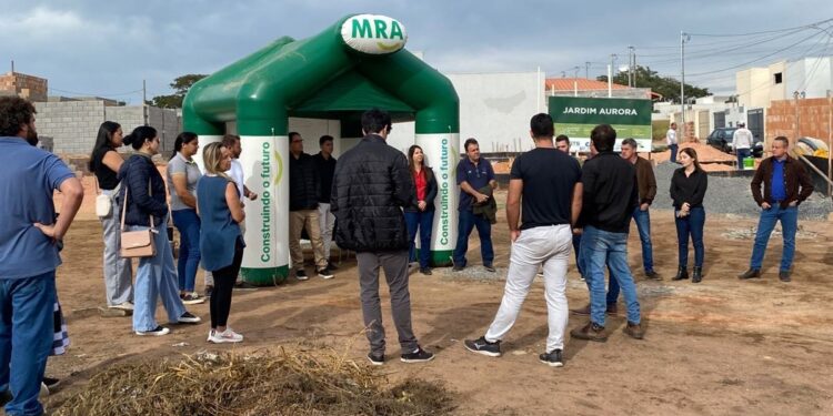 MRA promove “Café na Obra” e apresenta avanços dos empreendimentos Jardim Aurora I e II em Formiga