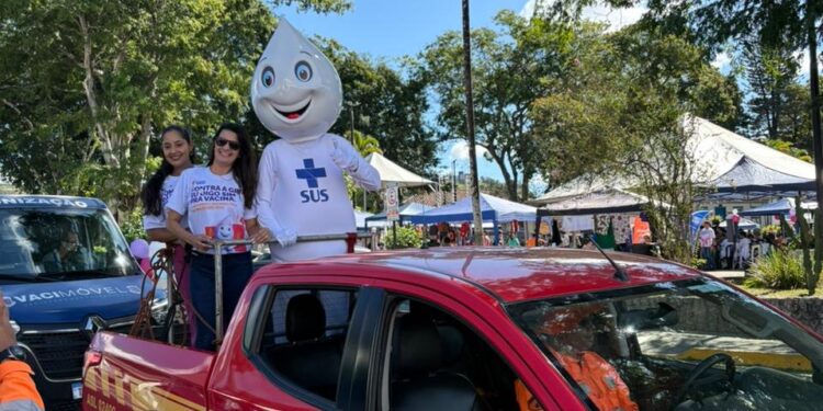 Bombeiros participam de evento da Campanha Nacional de Vacinação em Formiga