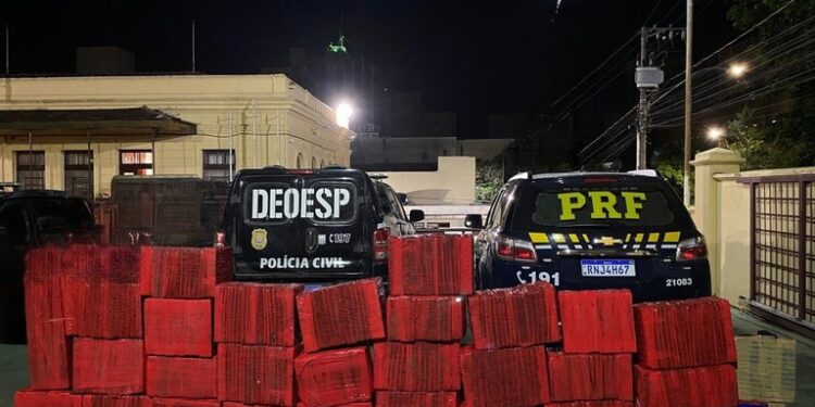 Homem é preso com quase uma tonelada de maconha em Formiga