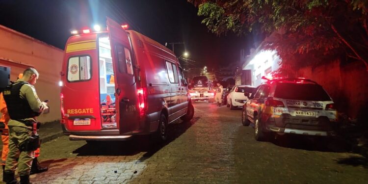 Colisão entre dois veículos deixa duas pessoas feridas em Campo Belo