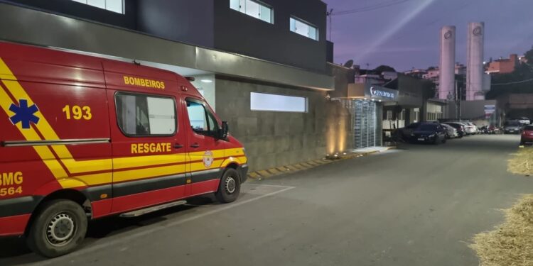 Bombeiros atendem vítima em parada cardiorrespiratória no bairro Eldorado, em Formiga