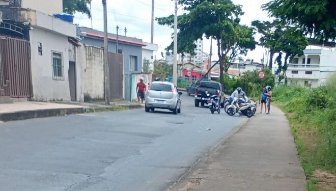 Colisão entre motos fere mulher e adolescente no bairro Santo Antônio, em Formiga