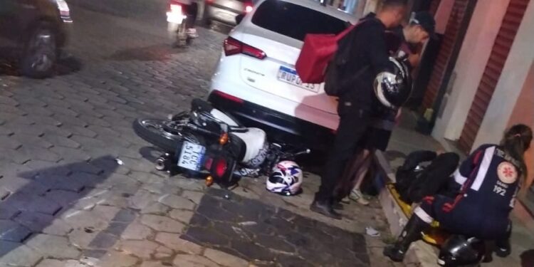 Motociclista sofre fratura grave em acidente na avenida Abílio Machado