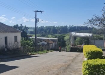 Após reclamações, palco do Festival Gastronômico Rural é desmontado em Albertos