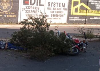 Motociclista sofre acidente grave na Avenida Tabelião Juca Almeida, em Formiga