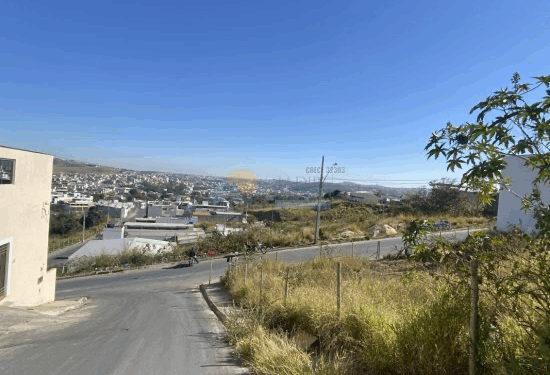 Prefeitura de Formiga notifica proprietários de terrenos no Jardim das Acácias sobre limpeza obrigatória