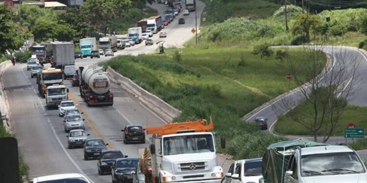 Vai pegar estrada no Dia das Mães? Confira rodovias mineiras com pontos de interdição