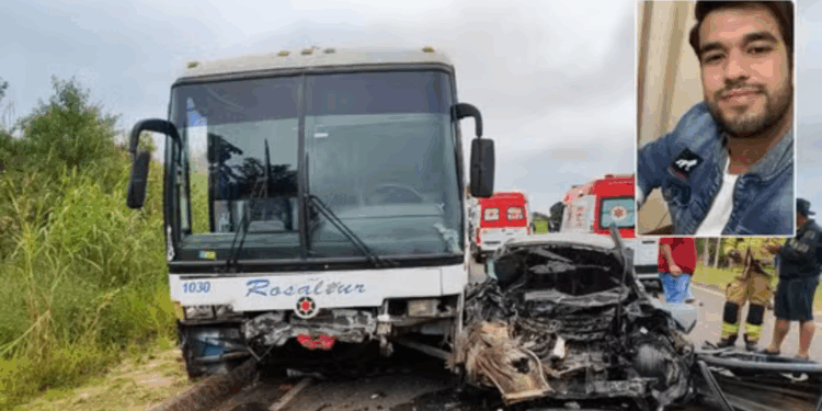 Homem morre e três ficam feridos após colisão entre ônibus e carro