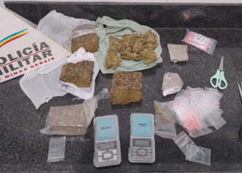 Polícia Militar apreende grande quantidade de drogas em abordagem a veículo suspeito em Formiga