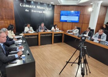 Câmara de Formiga aprova novos projetos nas áreas de homenagem, segurança aquática, educação e gestão de pessoal