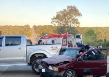 Grave acidente entre carros deixa cinco feridos em Divinópolis neste sábado